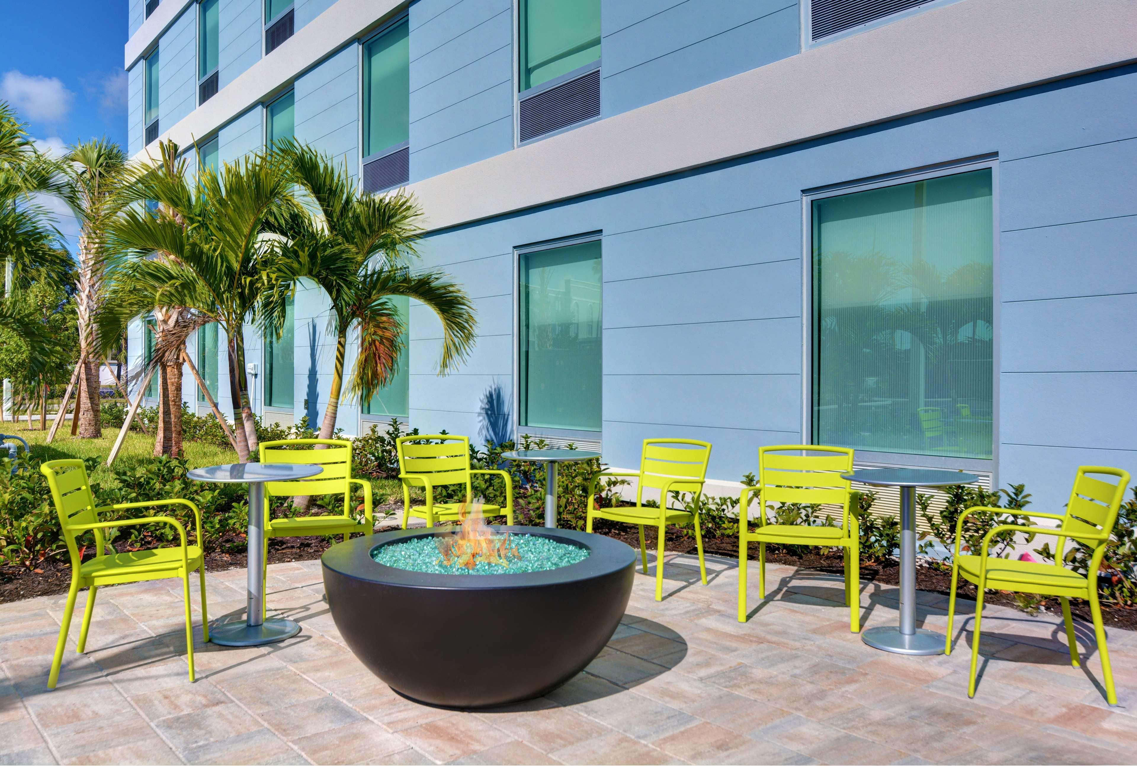 Home2 Suites By Hilton Fort Myers Colonial Blvd Exterior photo