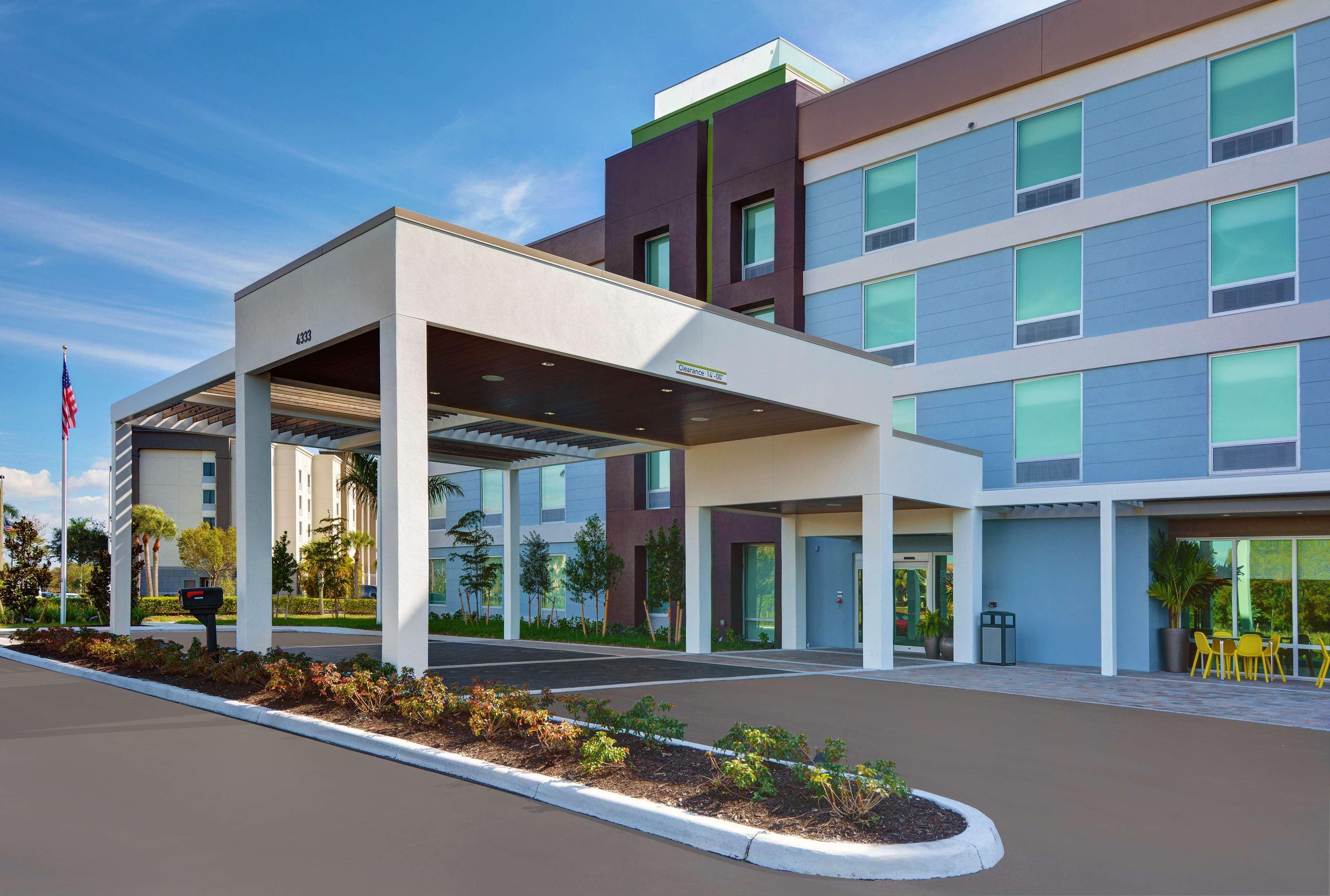 Home2 Suites By Hilton Fort Myers Colonial Blvd Exterior photo